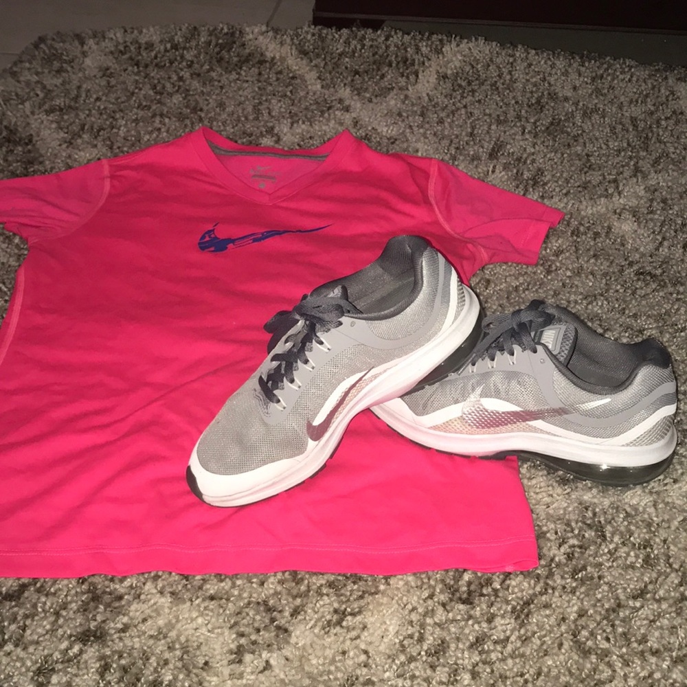 Women’s 6 1/2 Air Max Dynasty 2 running shoes.